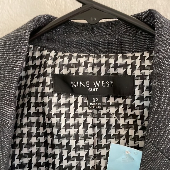 Beautiful Nine West Women’s Suit - Picture 3 of 5